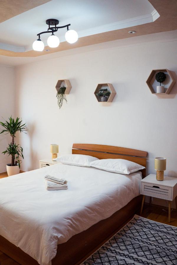 Apartament Milcov Гура Хуморулуй Екстериор снимка